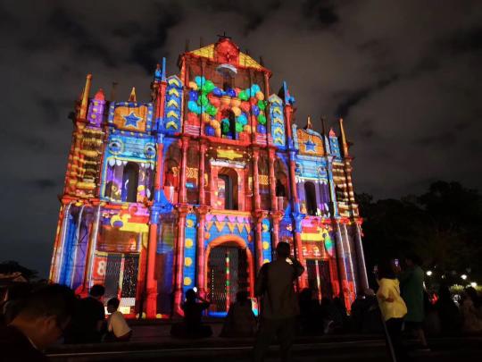 People gather at the Ruins of St. Paul's during the Macao Light Festival in the Macao Special Administrative Region on Tuesday. The festival began on Dec 1 and continues throughout the month. (Photo by Zhou Li/China Daily)