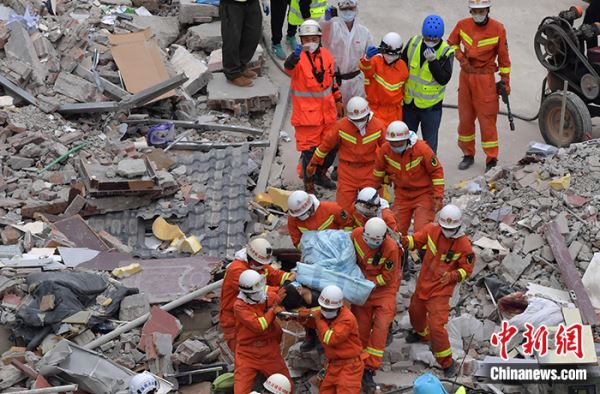 福建泉州欣佳酒店坍塌已致10人死亡仍有22人失联_搜救难度增大